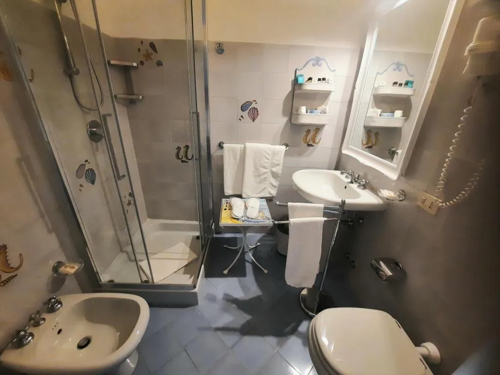Double or Twin PARTIAL SEA VIEW Room, Villa La Tartana, Naples