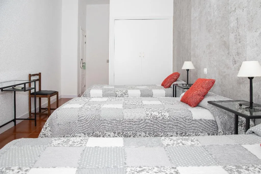 Room, Tokio, Madrid