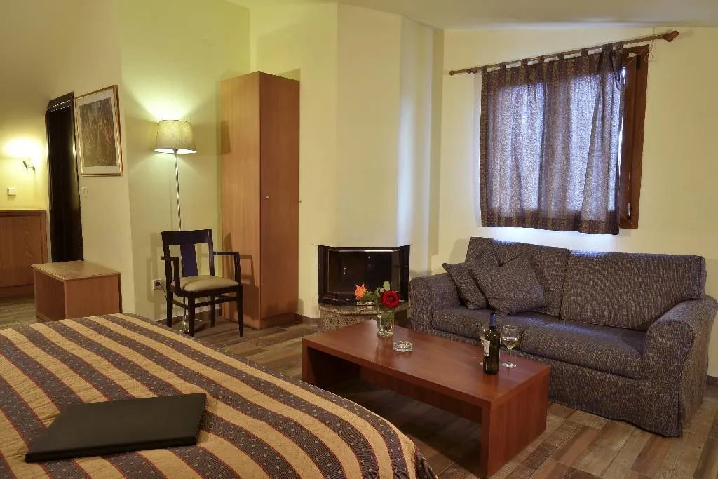 QUADRUPLE STANDARD Room, Four Seasons (SKG), Halkidiki