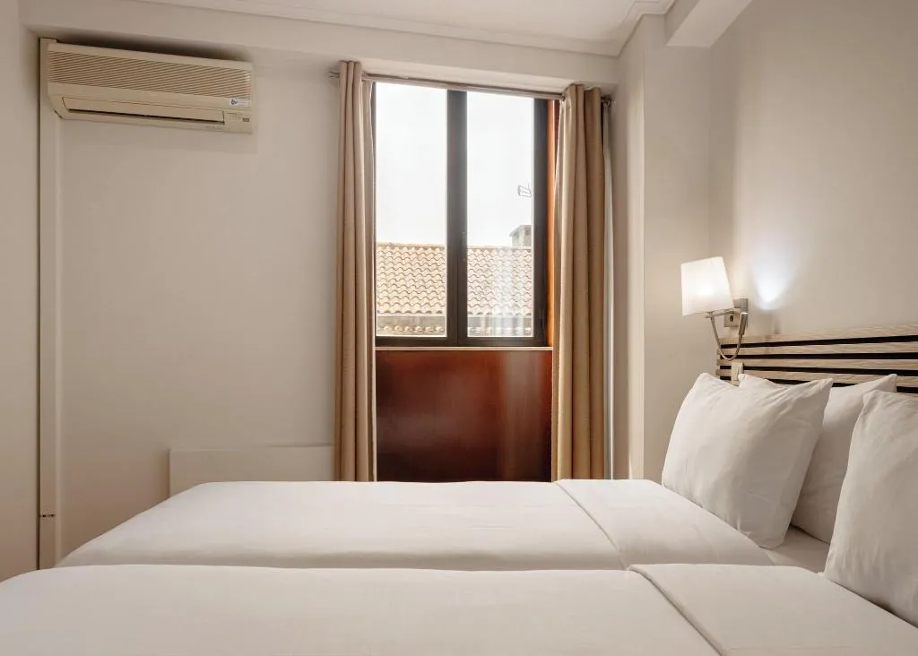 FAMILY ROOM TWO BEDS Room, Da Bolsa, Porto