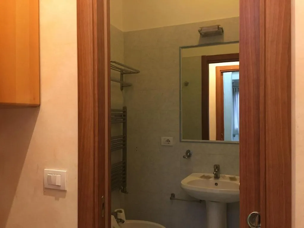 Room, Lam Guest House, Naples