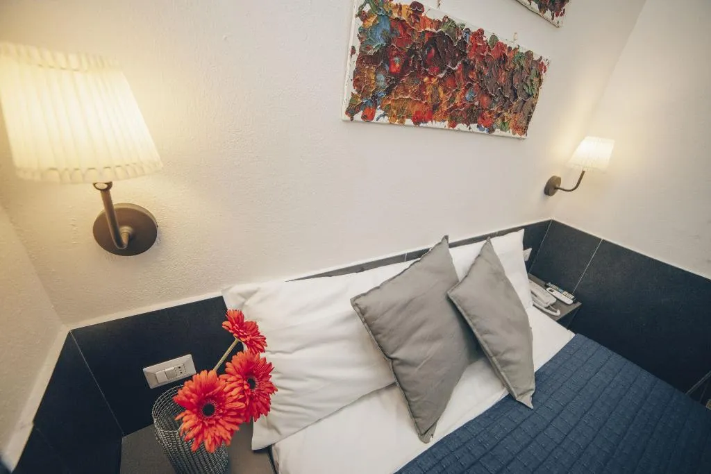 Double or Twin ECONOMY Room, Ideal, Naples