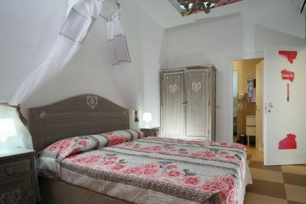 Room, Milano Affittacamere, Milan
