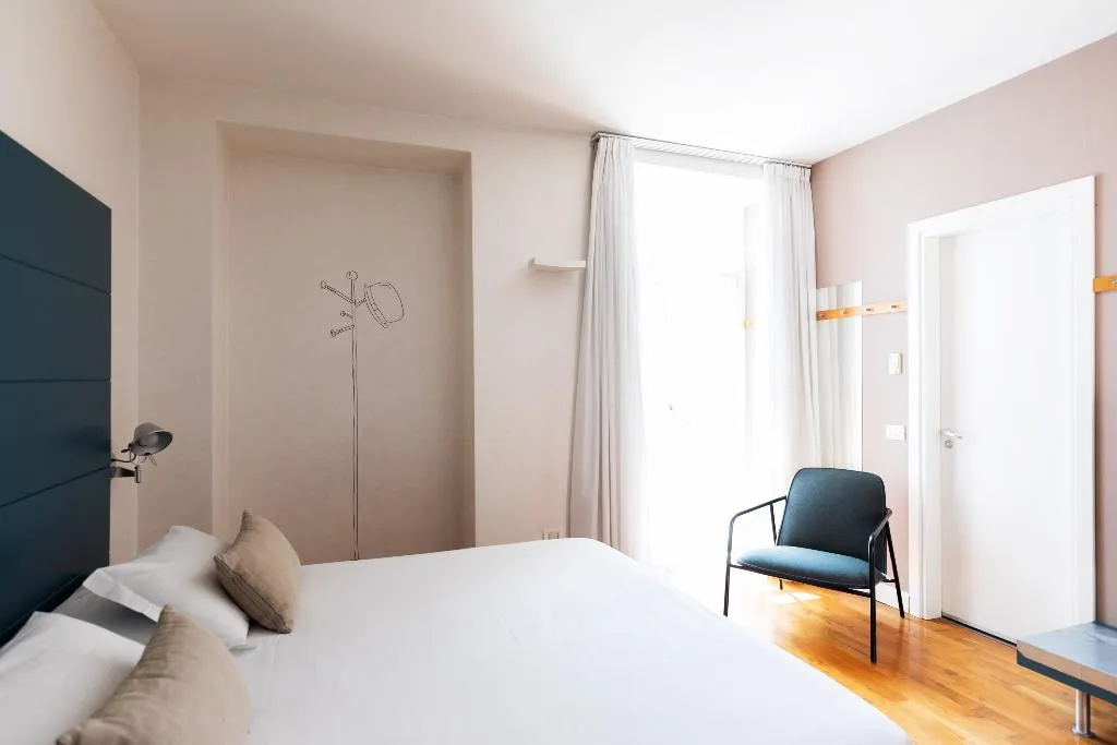 Double or Twin STANDARD Room, Piazza Bellini, Naples