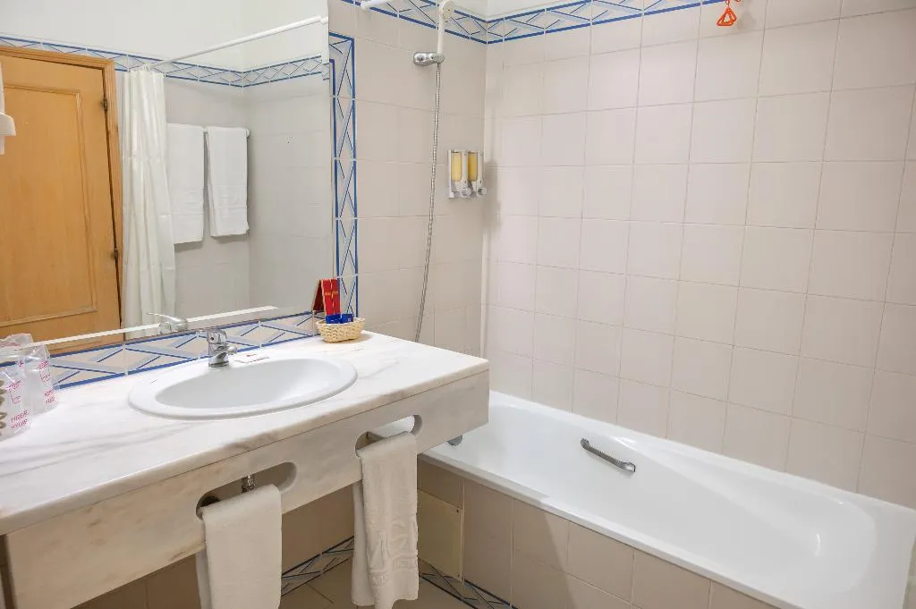 APARTMENT GARDEN VIEW ONE BEDROOM Room, Grand Muthu Forte da Oura, Algarve