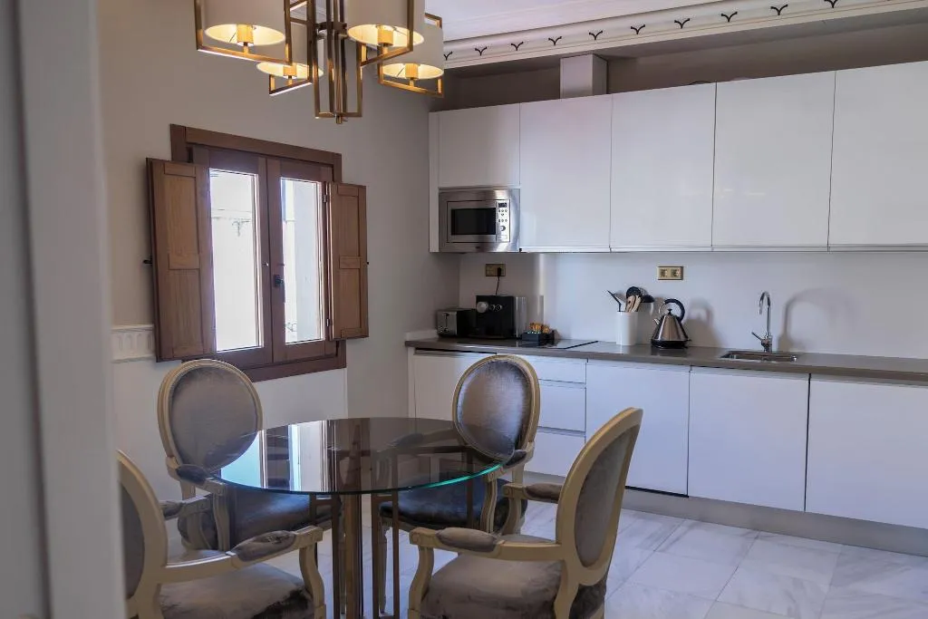 DOUBLE GRAND Room, Gravina 51, Seville