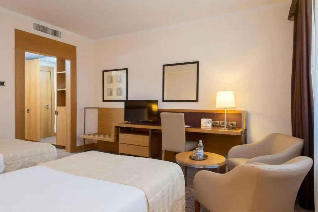 Room, Plaza Caserta, Naples