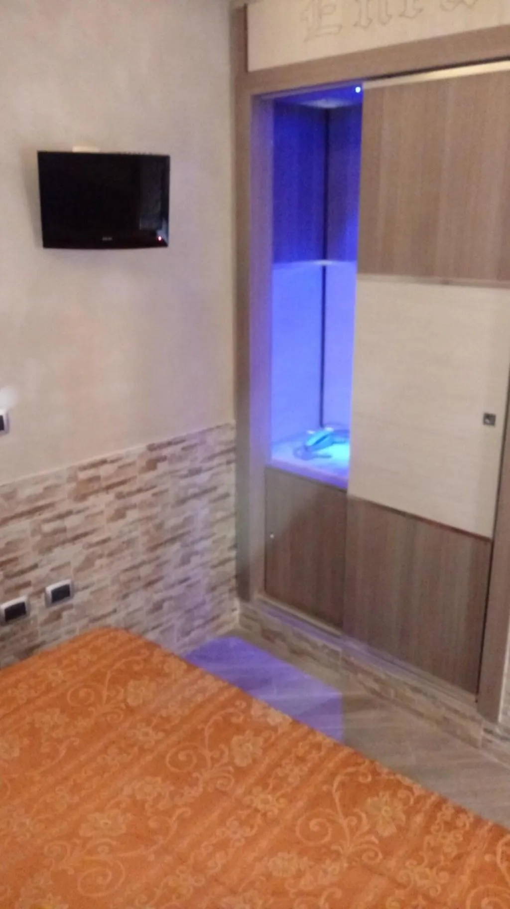 Room, Pensione Enea, Naples
