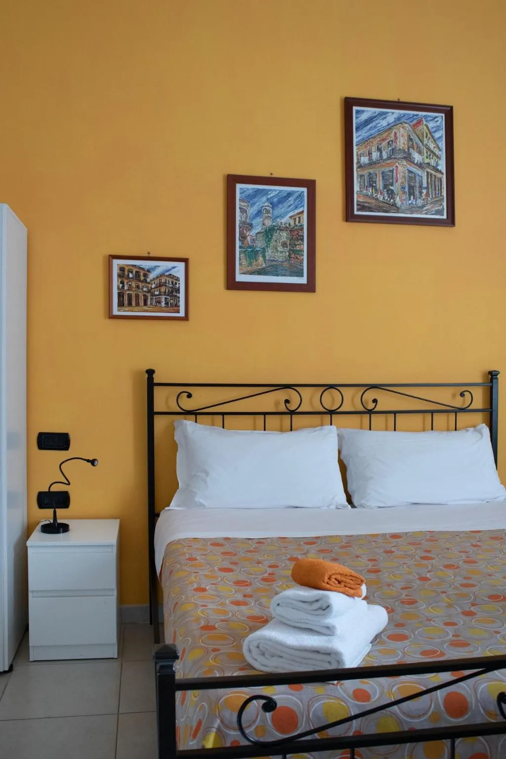 Room, Pomodoro B&B, Naples