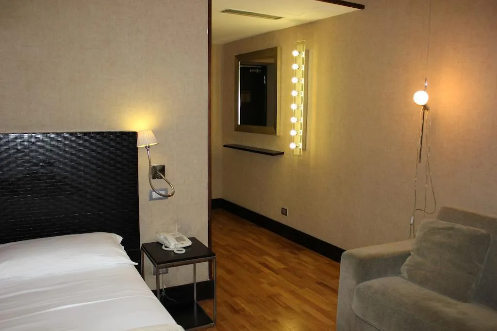 Room, MH Design, Naples