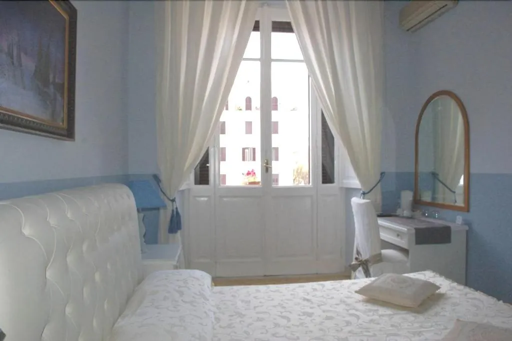 Room, Charme Holidays Colosseum, Naples