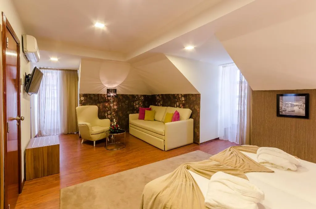 TWIN SUPERIOR WITH VIEWS Room, Hotel Borges Chiado, Lisbon