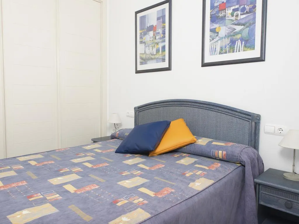 APARTMENT CAPACITY 8 THREE BEDROOMS Room, Turquesa Beach, Costa Blanca