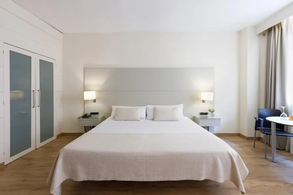 DOUBLE SINGLE USE SUPERIOR Room, Aparthotel Mariano Cubi, Barcelona