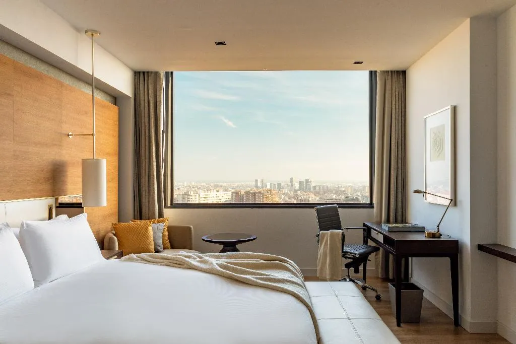 Room PREMIER WITH VIEWS Room, Torre Melina Gran Melia, Barcelona