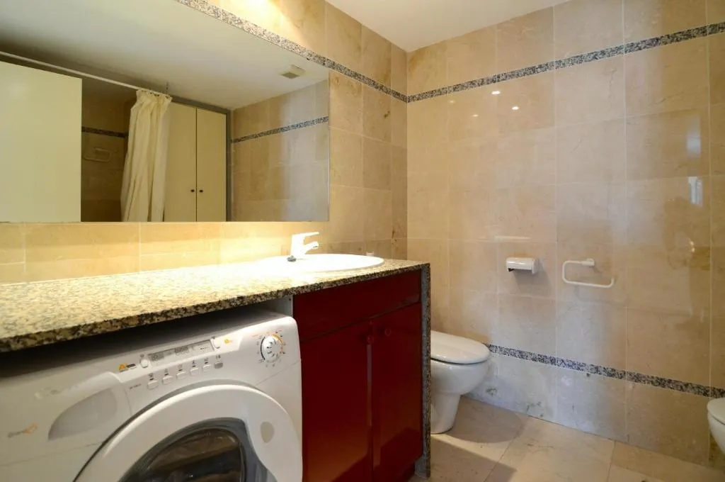 APARTMENT CAPACITY 6 THREE BEDROOM Room, Illa Mar d'Or, Costa Brava
