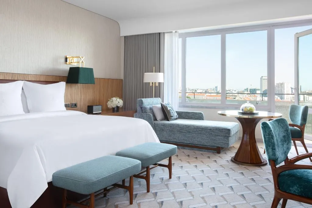 DOUBLE DELUXE Room, Four Seasons Hotel Ritz Lisbon, Lisbon