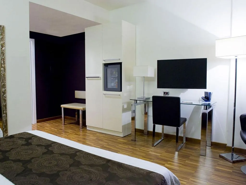 Room, La Bussola, Catania