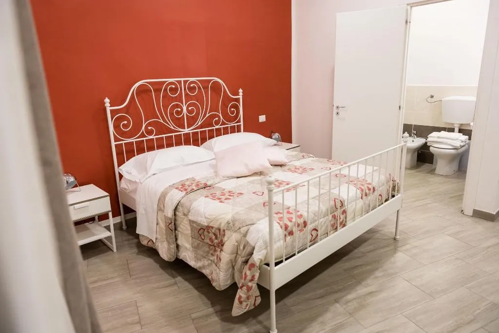 Room, Palazzo San Vincenzo, Naples
