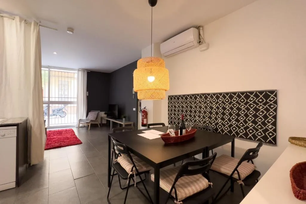 APARTMENT TWO BEDROOMS Room, Ainb Barcelona Sants Apartments, Barcelona