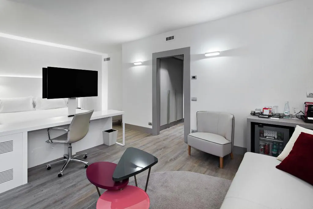 JUNIOR SUITE STANDARD Room, NH Milano Congress Centre, Milan