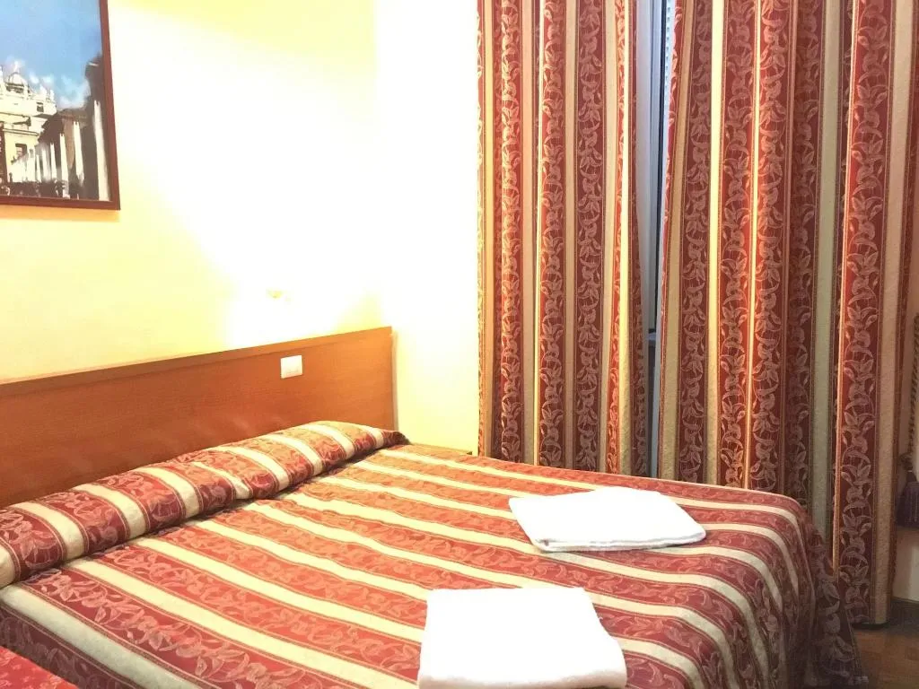 Room, Lam Guest House, Naples