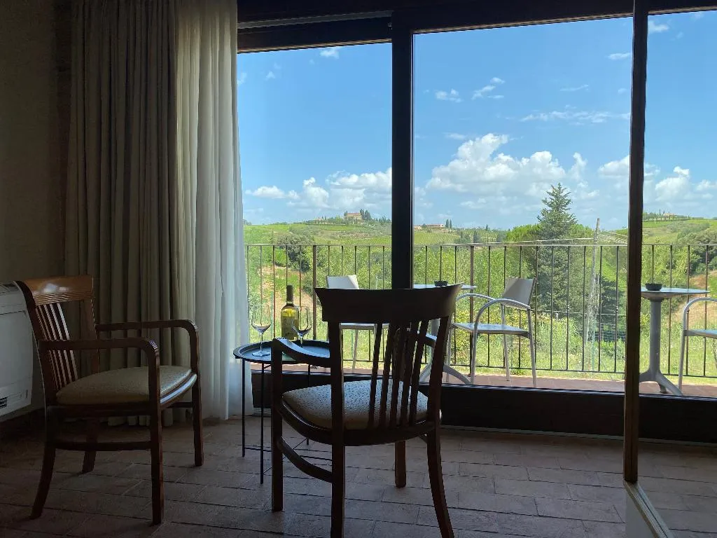 JUNIOR SUITE STANDARD Room, Tenuta Sovestro, Florence