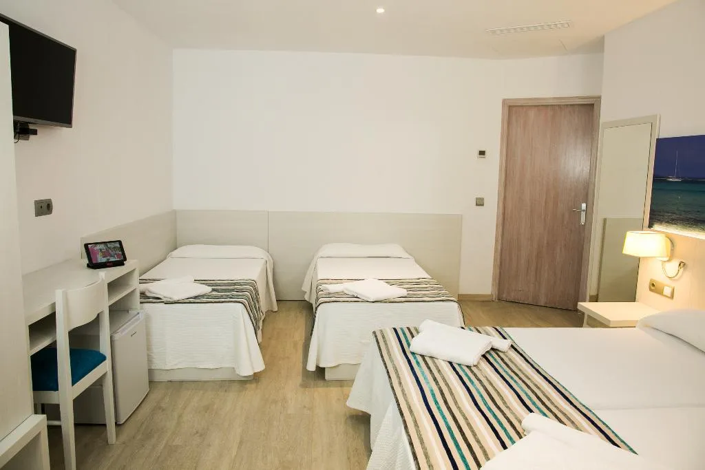 QUADRUPLE STANDARD Room, Hotel Rosales Formentera, Ibiza