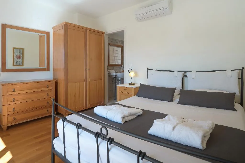 VILLA FOUR BEDROOMS Room, Miramare Resort & Spa, Crete