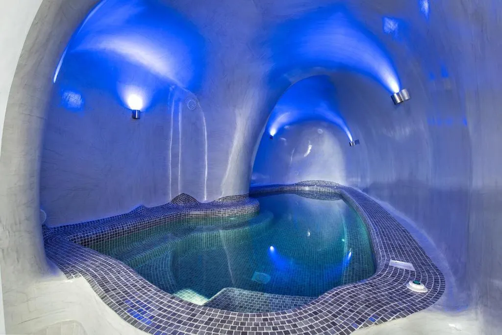 SUITE GRAND Room, Pegasus Suites & Spa, Santorini