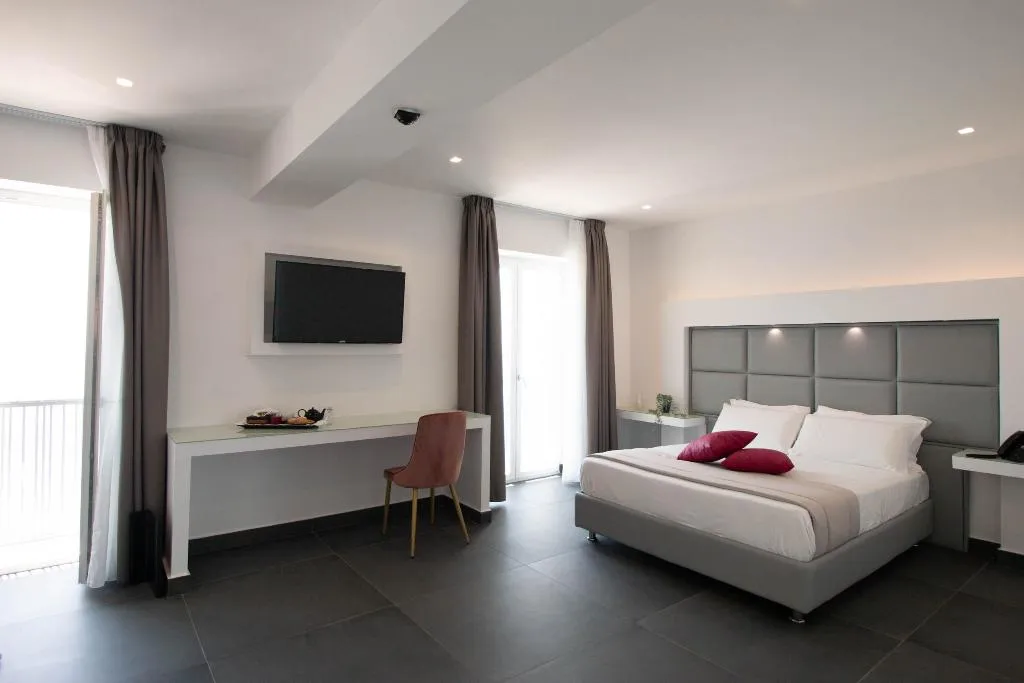 DOUBLE SUPERIOR SEA VIEW Room, Grand Hotel Serapide, Naples