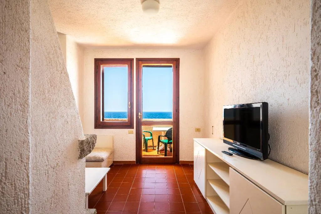 APARTMENT CAPACITY 6 TWO BEDROOMS Room, Residence Baia Santa Reparata, Olbia