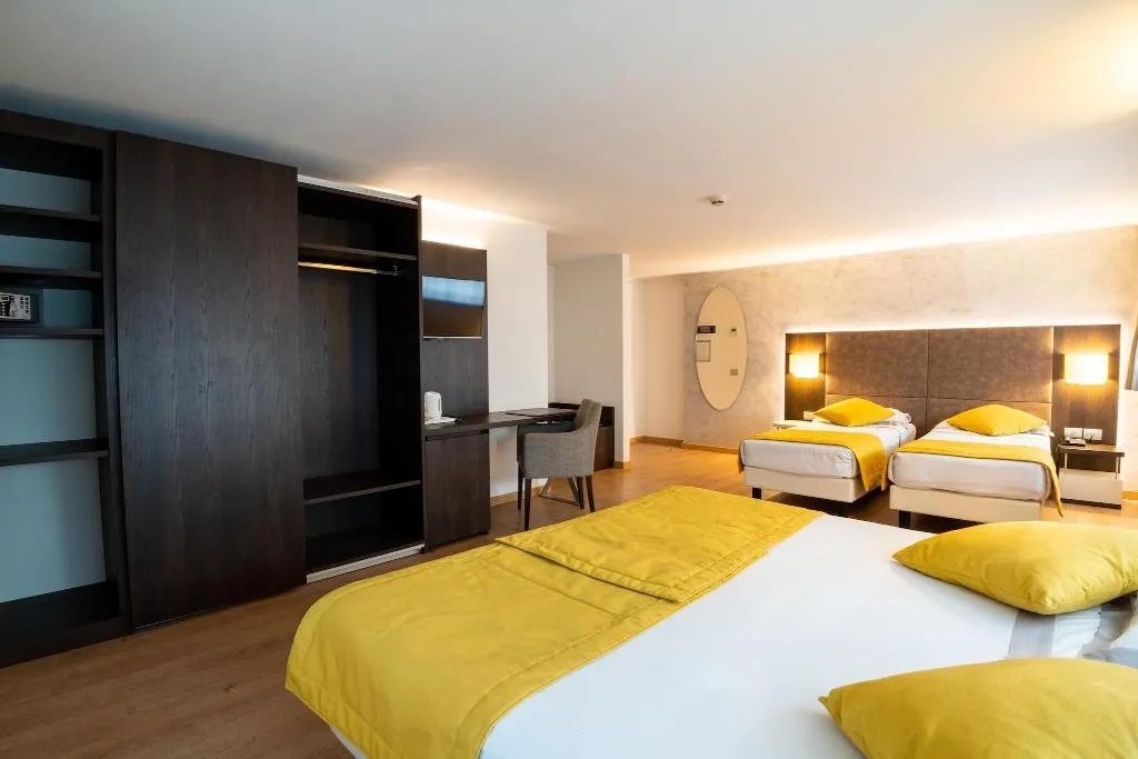 QUADRUPLE STANDARD Room, Hotel Como, Milan