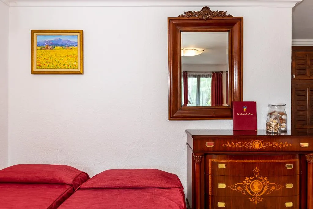 FAMILY ROOM WITH TERRACE Room, Hotel Rural Predio Son Serra, Majorca