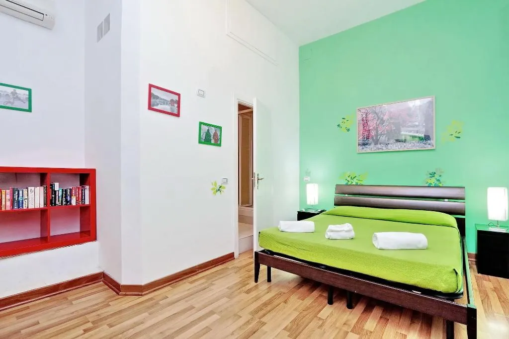 Room, Lucky Domus, Naples