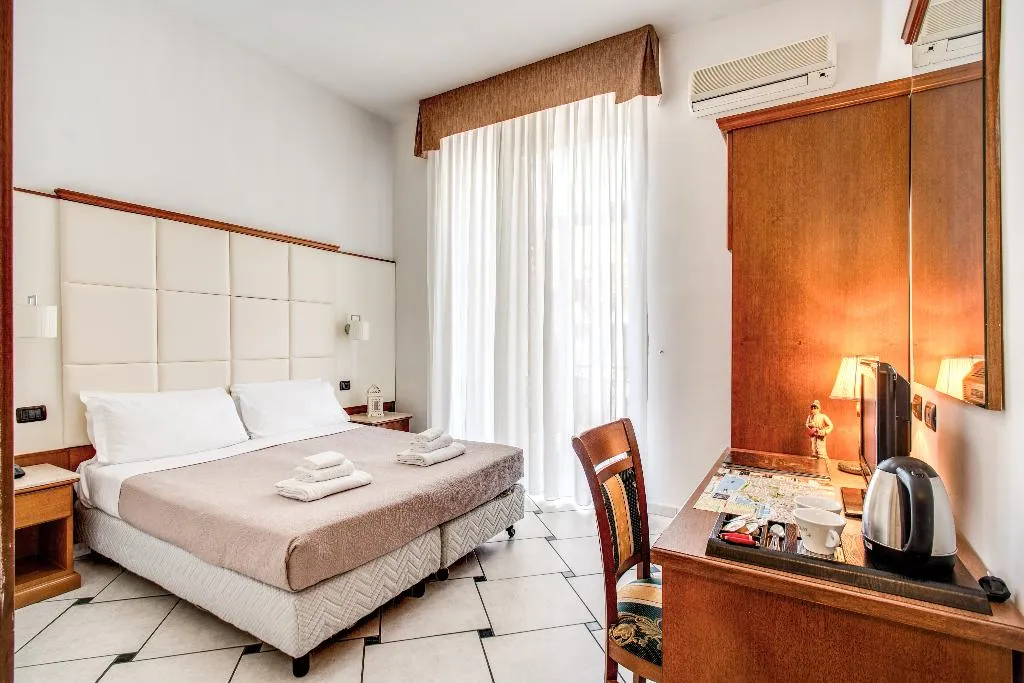 QUADRUPLE STANDARD Room, Garibaldi, Naples