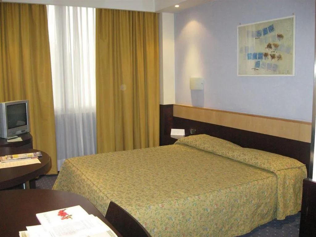 TRIPLE STANDARD Room, Hotel Imperatori, Rome