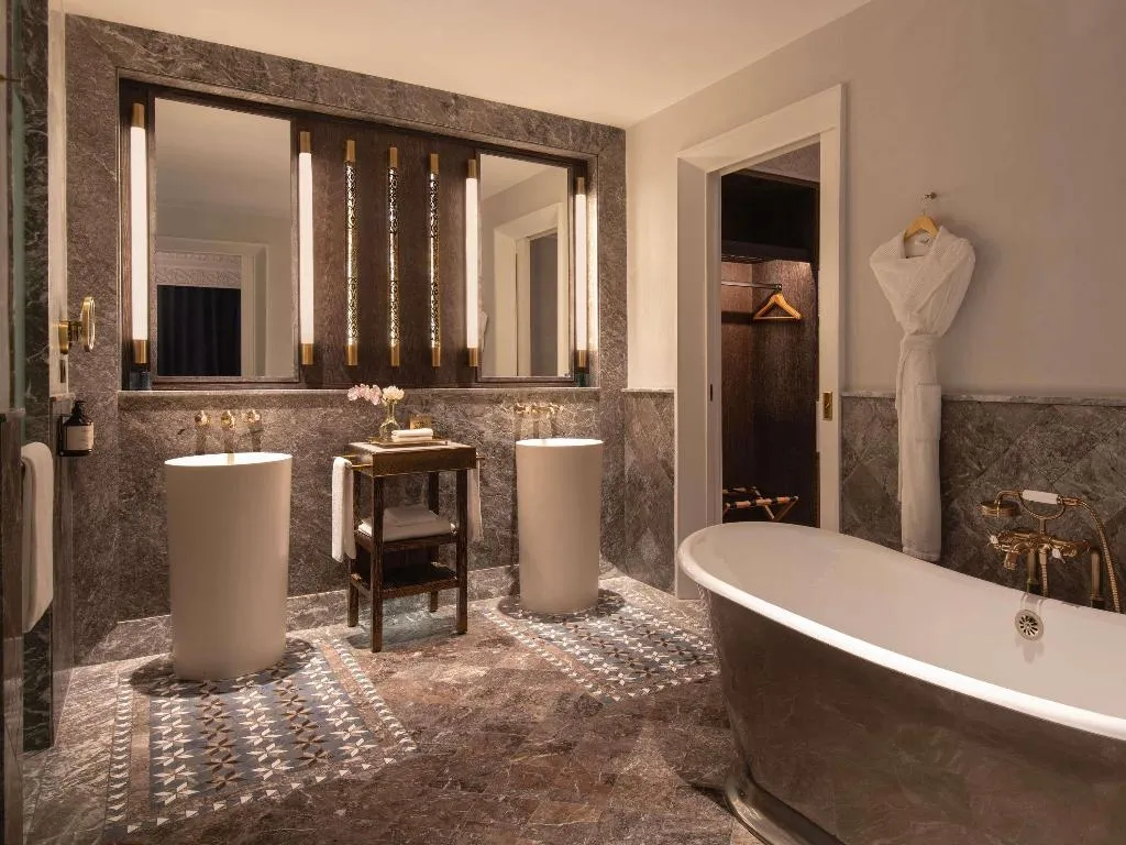 JUNIOR SUITE KING SIZE BED Room, Fairmont Tazi Palace Tangier, Tangier