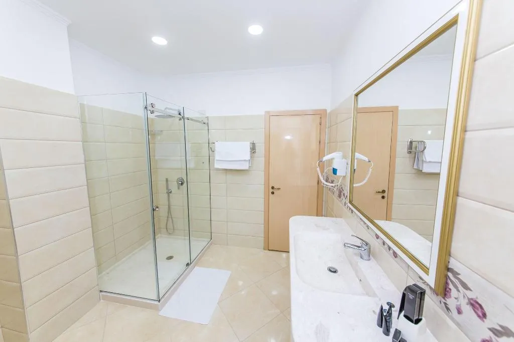 DOUBLE STANDARD Room, Hotel Belagrita, Central Albania