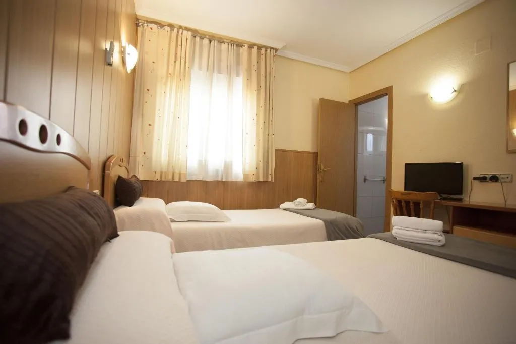 Room, Hostal Los Rosales, Madrid