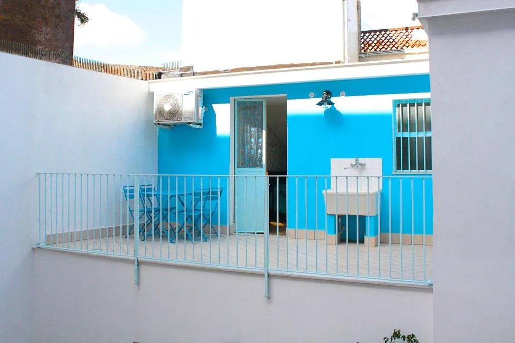 Room, City-in-hostel-B&B, Catania