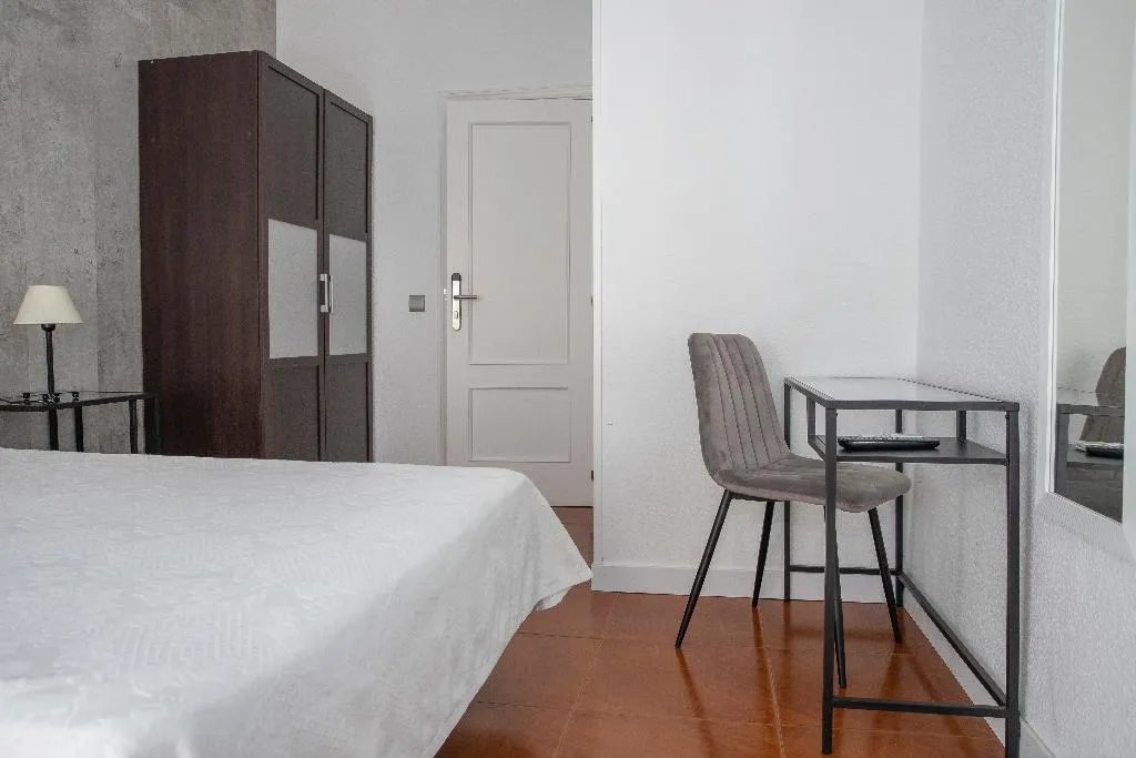 Room, Tokio, Madrid