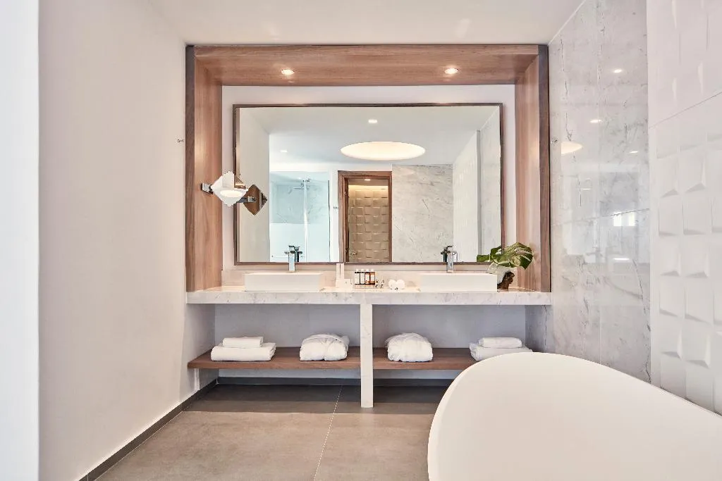 JUNIOR SUITE WITH PRIVATE POOL Room, Myconian Korali Relais & Chateaux, Mykonos