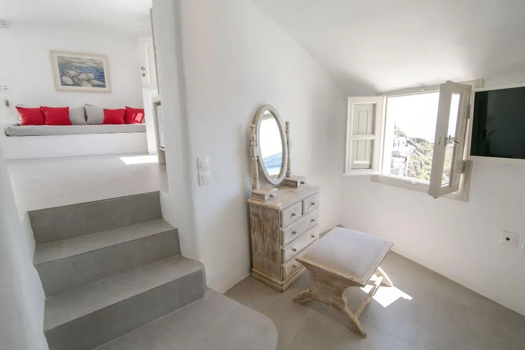 CAVE SEA VIEW Room, Oia Mare Villas, Santorini