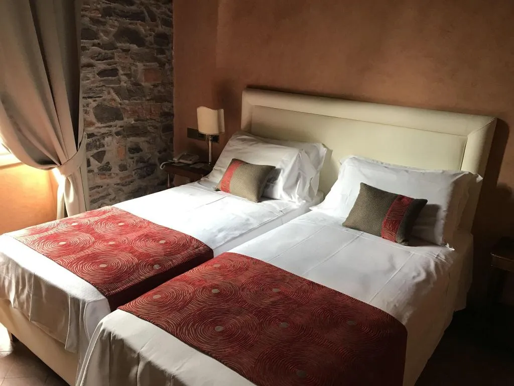 Room, Le Due Corti, Milan