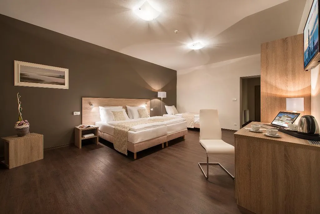 Room, Grand Hotel Zvon, Prague
