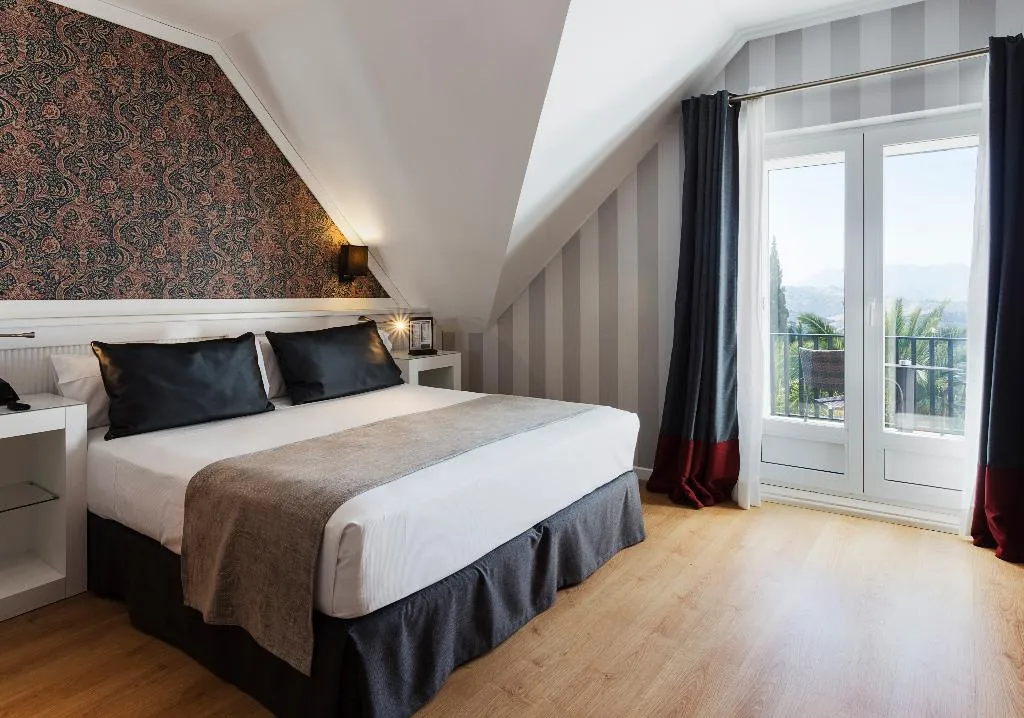 Double or Twin WITH VIEWS Room, Catalonia Reina Victoria Hotel, Costa Del Sol