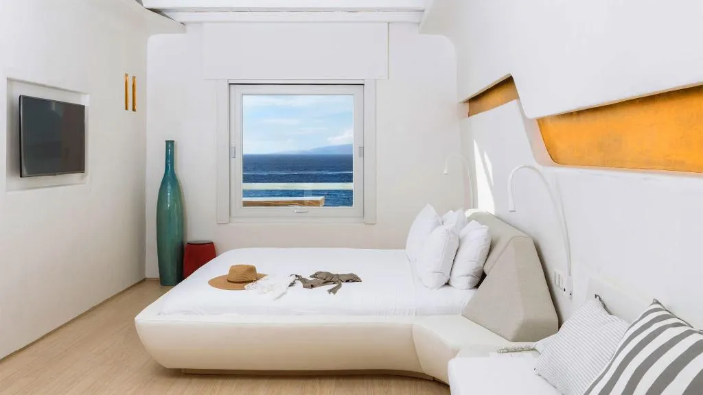 JUNIOR SUITE WITH PRIVATE POOL Room, Cavo Tagoo, Mykonos