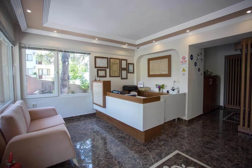 Lobby, Melis, Izmir