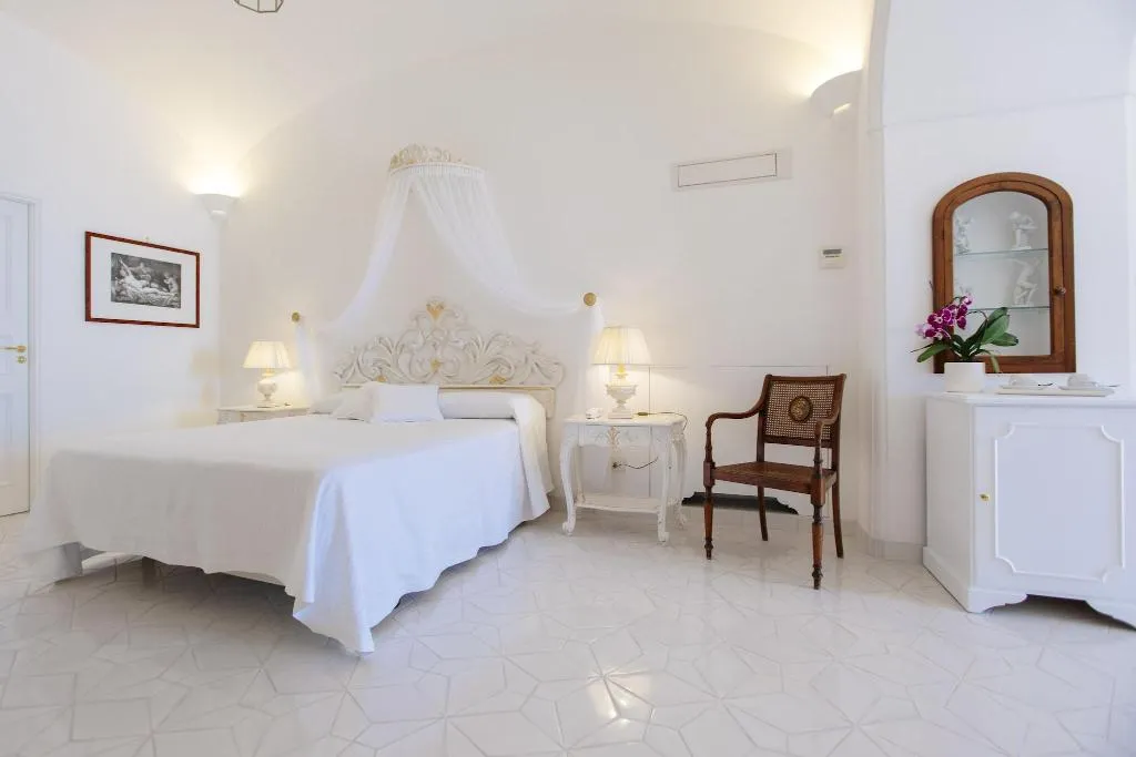 Room, La Bizantina, Naples